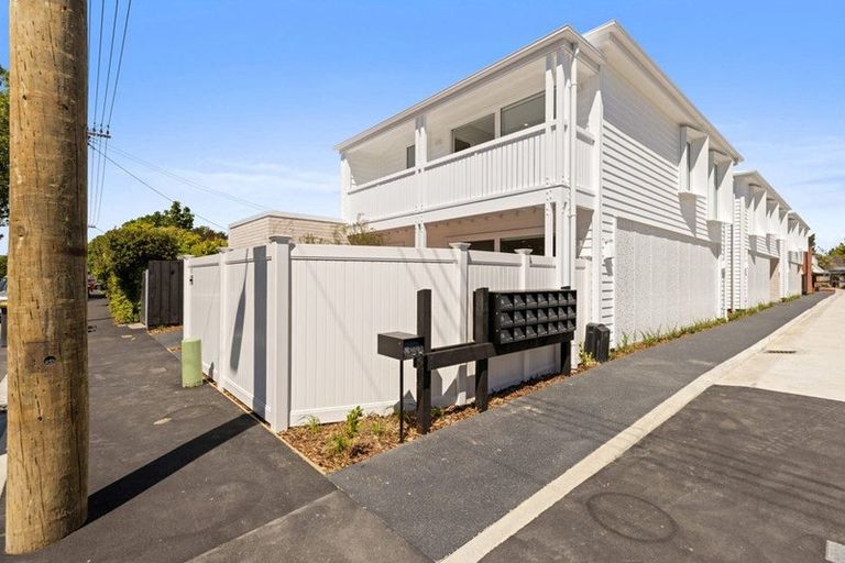 Photo of property in 1/92 Holly Road, St Albans, Christchurch, 8014