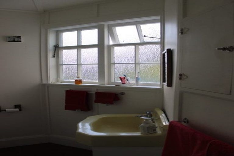 Photo of property in 17 Moana Road, Kelburn, Wellington, 6012