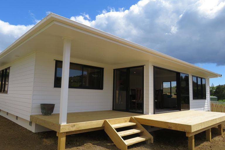 Photo of property in 19 Pohutukawa Drive, Cable Bay, 0420