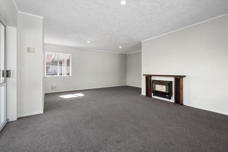 Photo of property in 1b Hendon Place, West End, Palmerston North, 4412