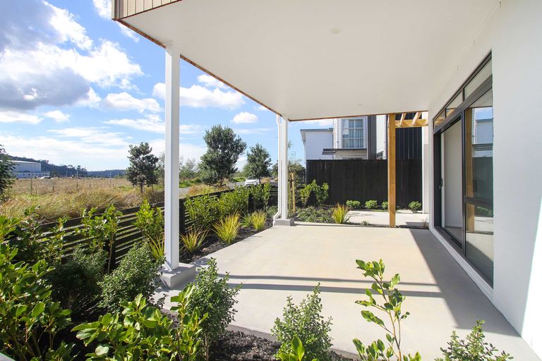 Photo of property in 37 Wallace Road, Hobsonville, Auckland, 0616