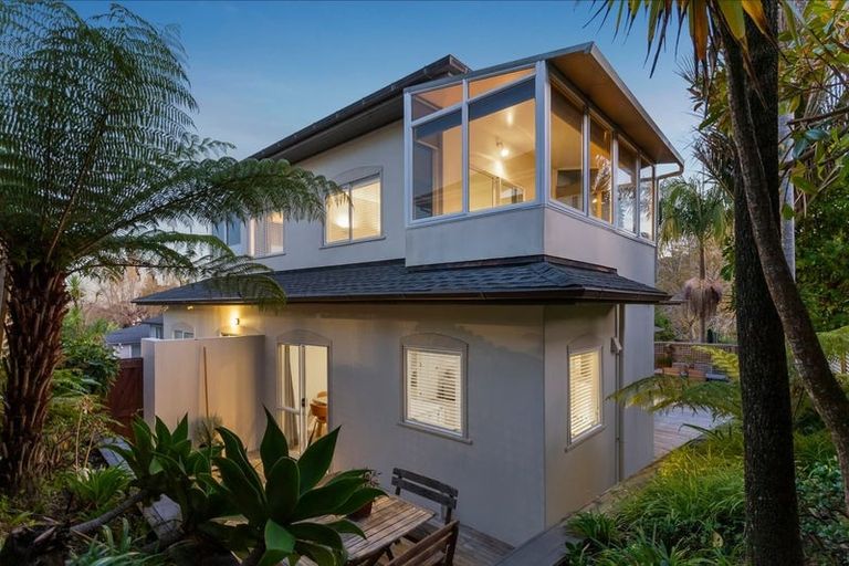 Photo of property in 1/104a Beach Road, Castor Bay, Auckland, 0620