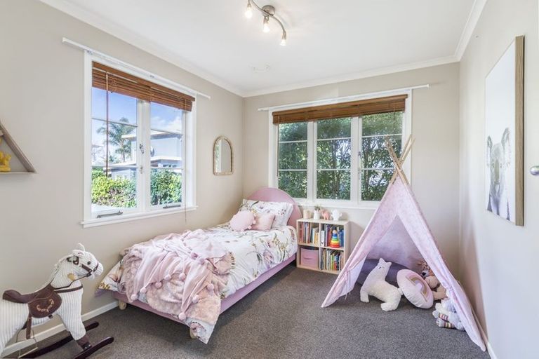 Photo of property in 15 Graham Avenue, Te Atatu Peninsula, Auckland, 0610