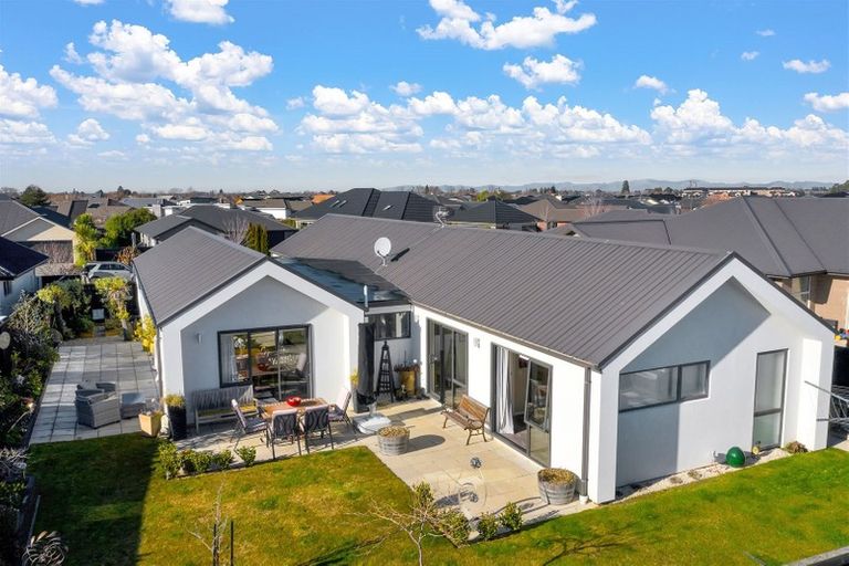 Photo of property in 17 Churchill Drive, Rangiora, 7400