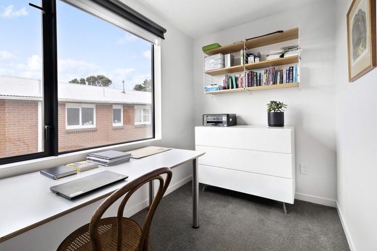 Photo of property in 15/6 Oswald Crescent, Paparangi, Wellington, 6037