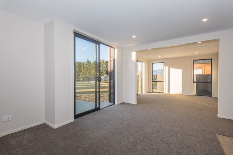 Photo of property in 5 Mount Creighton Crescent, Wanaka, 9305
