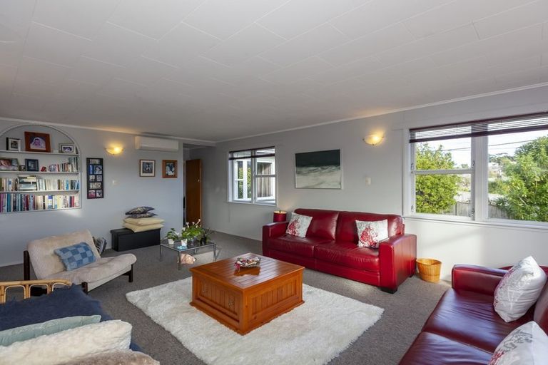Photo of property in 46 Kaitawa Crescent, Paraparaumu, 5032