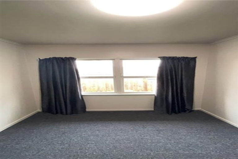 Photo of property in 2/37 Clevedon Road, Papakura, 2110