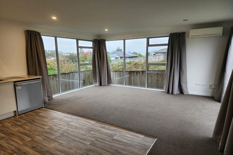 Photo of property in 90 Sunstone Crescent, Timberlea, Upper Hutt, 5018