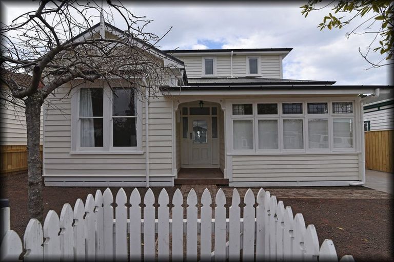 Photo of property in 40 Napier Terrace, Hospital Hill, Napier, 4110