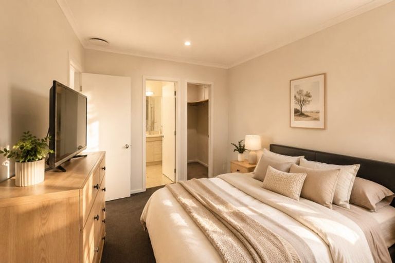 Photo of property in 15 Sirsi Terrace, Broadmeadows, Wellington, 6035