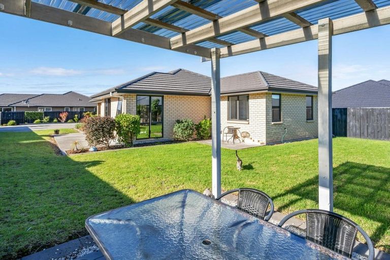 Photo of property in 42 Kowi Lakes Drive, One Tree Point, 0118