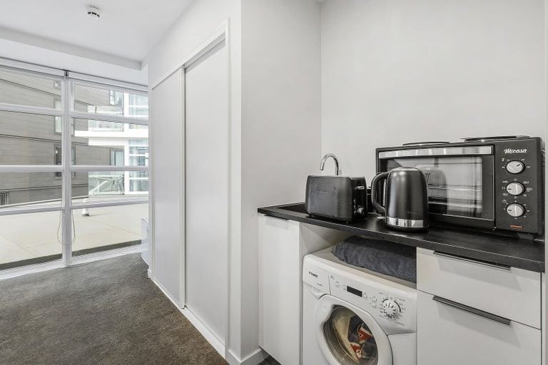 Photo of property in Pinnacle Apartments, E404/160 Victoria Street, Te Aro, Wellington, 6011
