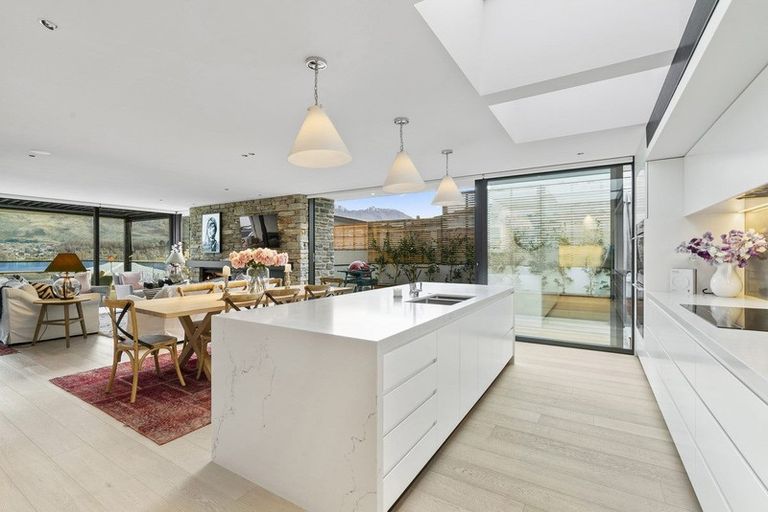 Photo of property in 12 Bay Rise, Wanaka, 9305