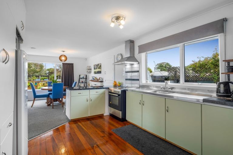 Photo of property in 42 Waratah Street, Avondale, Christchurch, 8061