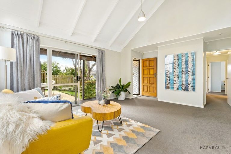 Photo of property in 2/21 Kashmir Road, Glen Eden, Auckland, 0602