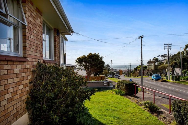 Photo of property in 124 Pioneer Road, Moturoa, New Plymouth, 4310
