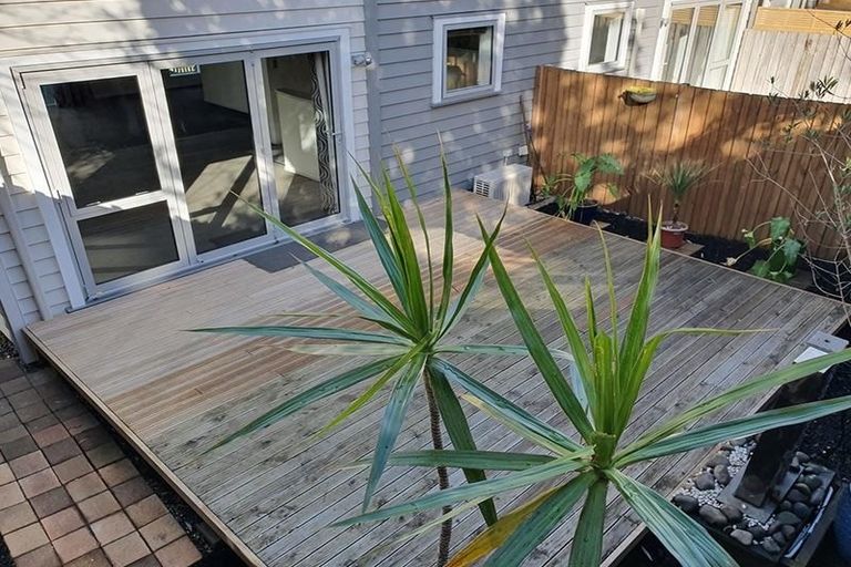 Photo of property in 6/13 Kaihu Street, Northcote, Auckland, 0627