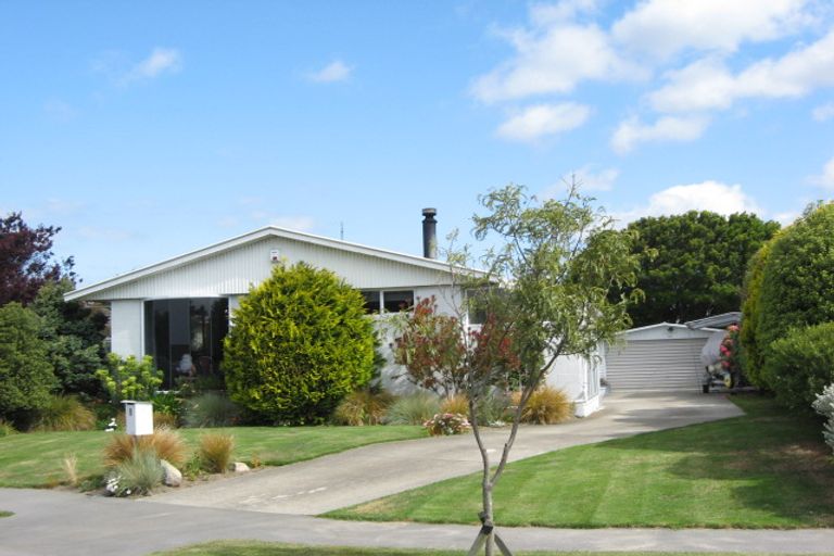 Photo of property in 8 Aspen Place, Parklands, Christchurch, 8083