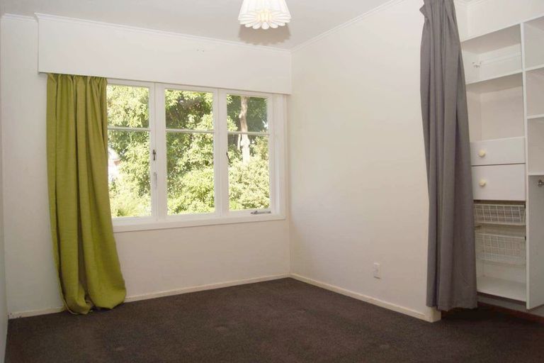 Photo of property in 54 Kervil Avenue, Te Atatu Peninsula, Auckland, 0610