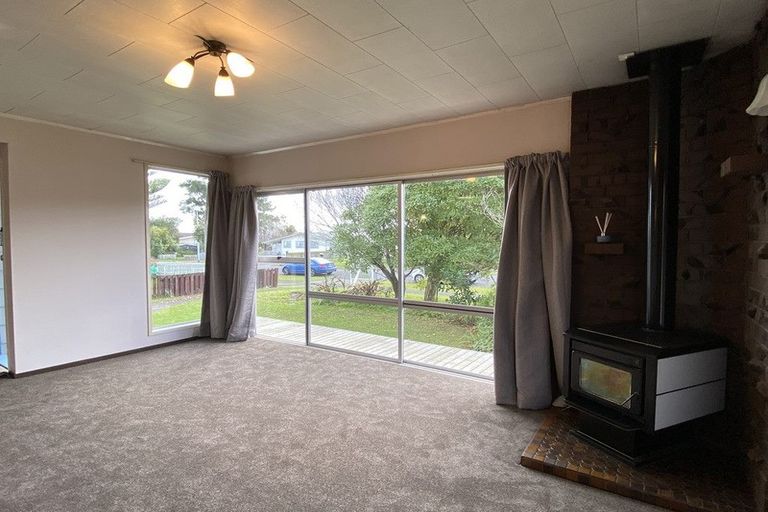 Photo of property in 11 Ewbank Place, Manurewa, Auckland, 2102