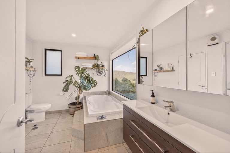 Photo of property in 5 Plains View, Mount Pleasant, Christchurch, 8081