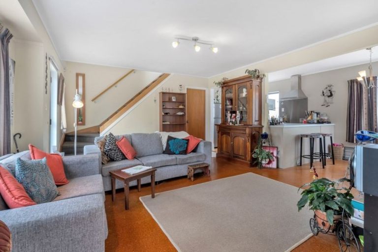 Photo of property in 1/136 Bradbury Road, Botany Downs, Auckland, 2010