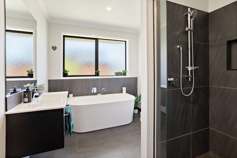 Photo of property in 29 Awatea Drive, Whitianga, 3510