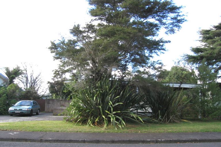 Photo of property in 17 Montmere Avenue, Te Atatu Peninsula, Auckland, 0610
