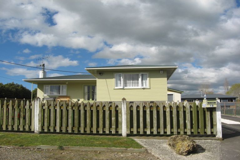 Photo of property in 19 Eagle Street, Waipawa, 4210