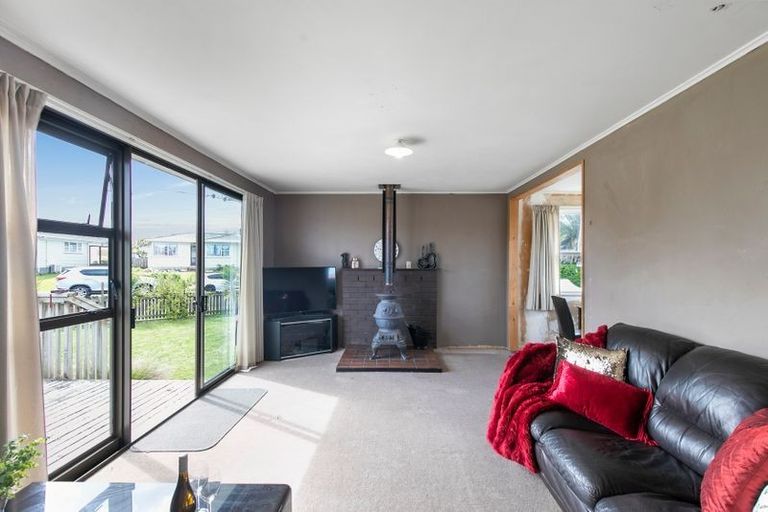 Photo of property in 76 Cargill Street, Papakura, 2110