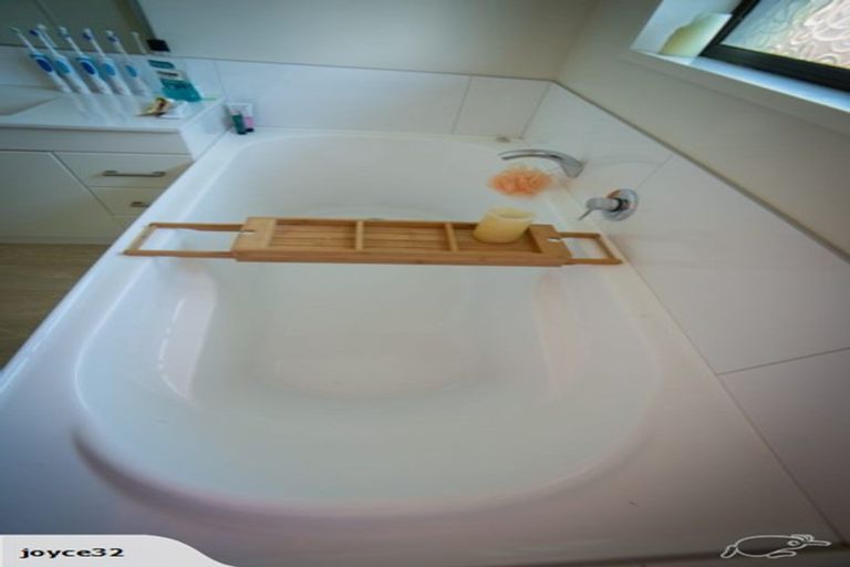 Photo of property in 2/7 Brigid Place, Mount Pleasant, Christchurch, 8081