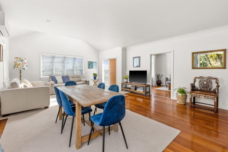 Photo of property in 28 Tauroa Road, Havelock North, 4130