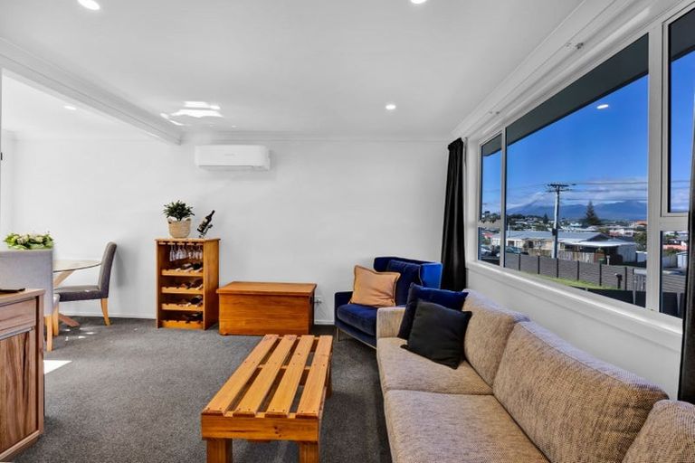 Photo of property in 25 Simons Street, Moturoa, New Plymouth, 4310