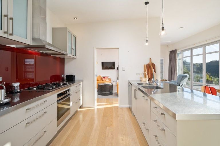 Photo of property in 33 Harbour View Heights, Picton, 7220