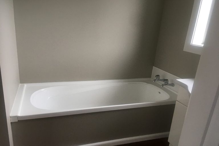 Photo of property in 44 Dunstan Crescent, Hornby, Christchurch, 8042