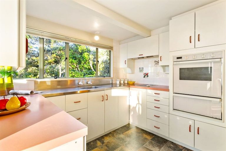 Photo of property in 28 Edwin Mitchelson Road, Muriwai, Waimauku, 0881