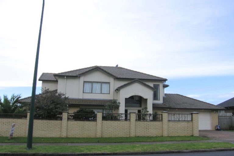 Photo of property in 2 Delmont Close, East Tamaki Heights, Auckland, 2016