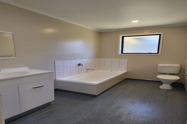 Photo of property in 49 Cyclamen Road, Mangere, Auckland, 2022