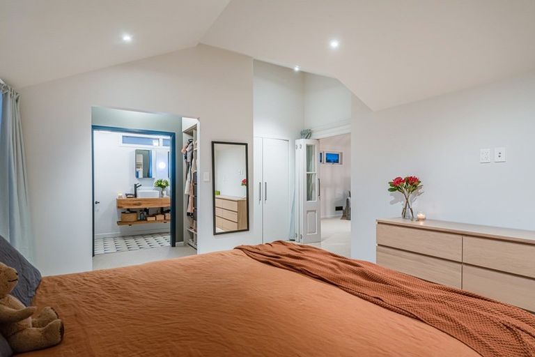 Photo of property in 200 Queen Street, Northcote Point, Auckland, 0627