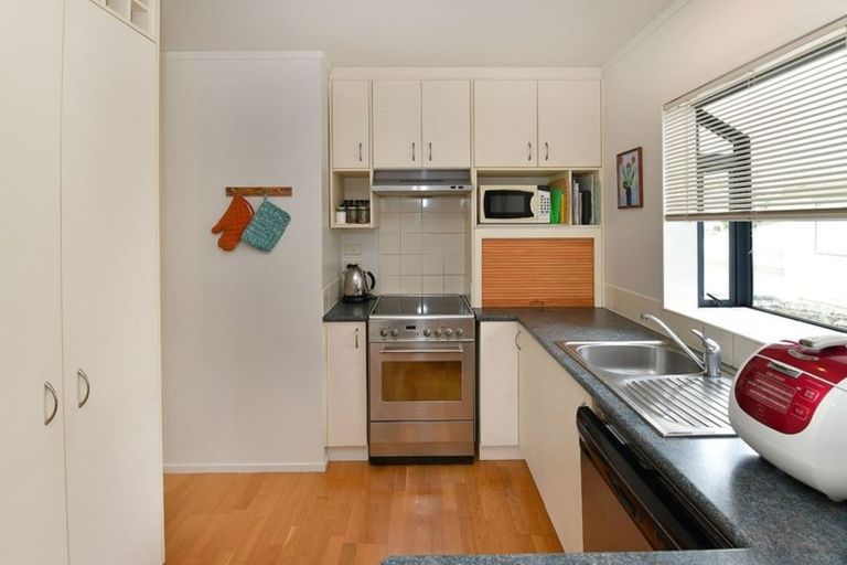 Photo of property in 1/6 Knott Road, Stanmore Bay, Whangaparaoa, 0932