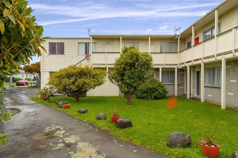 Photo of property in 2/19 Pirie Crescent, Moera, Lower Hutt, 5010