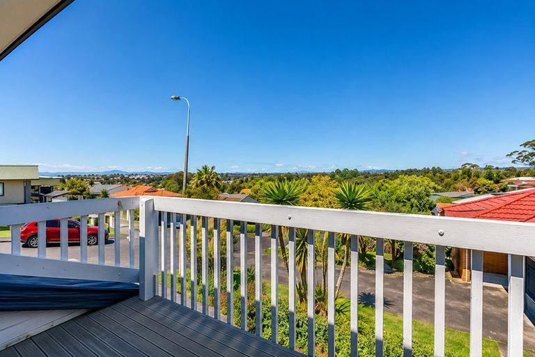 Photo of property in 12 Van Dyke Place, West Harbour, Auckland, 0618