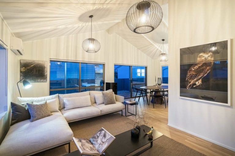 Photo of property in 2/17 Oliver Street, Point Chevalier, Auckland, 1022