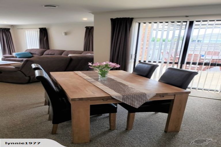 Photo of property in 10 Rainey Crescent, Papamoa Beach, Papamoa, 3118