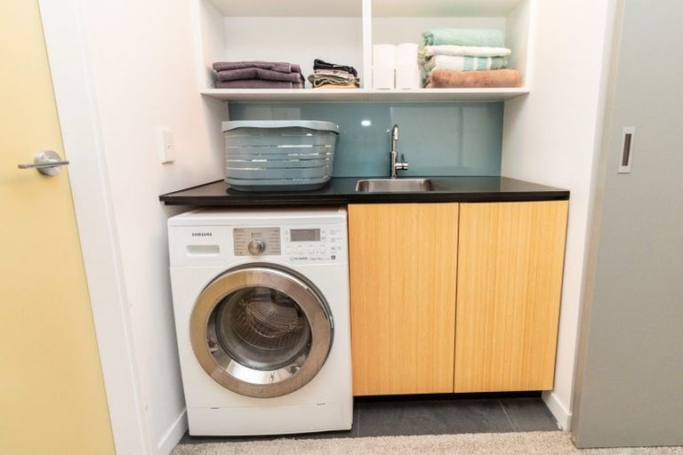 Photo of property in 76 Brougham Street, Mount Victoria, Wellington, 6011