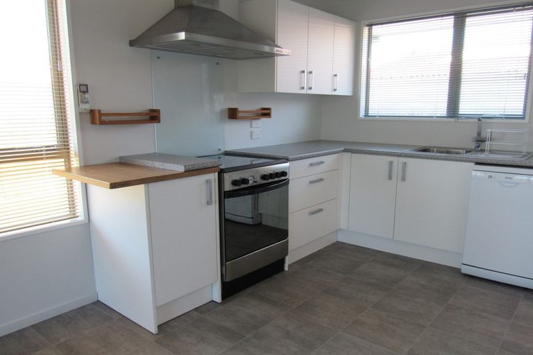 Photo of property in 2/10 Stacey Place, Woolston, Christchurch, 8062
