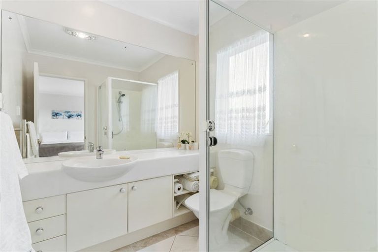 Photo of property in 6 Corta Bella Place, Golflands, Auckland, 2013