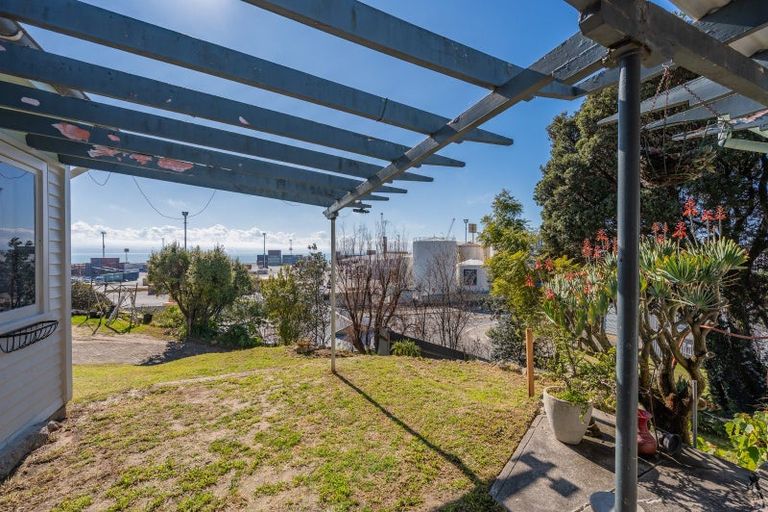 Photo of property in 3 Hornsey Road, Bluff Hill, Napier, 4110