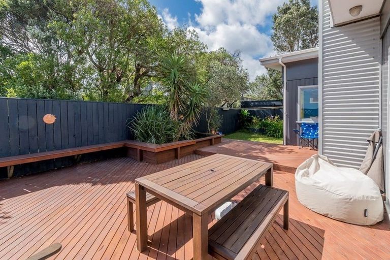 Photo of property in 17 Hughes Street, Waikanae Beach, Waikanae, 5036